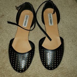 Flat Steve Madden  shoes with strap